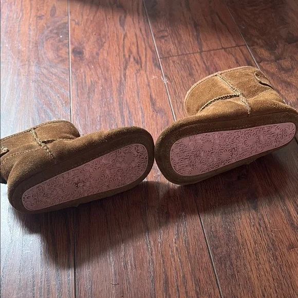 Cozy Brown Kids Uggs - Picture 4 of 4